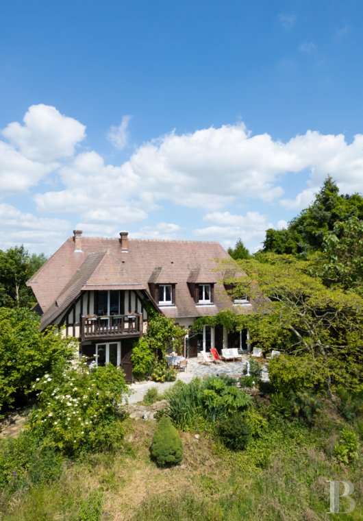 En Normandie, dans le parc régional des Boucles de la Seine, une villa de style anglo-normand - photo  n°32